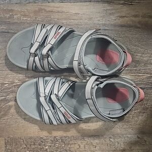 Womens Teva Tirra size 8